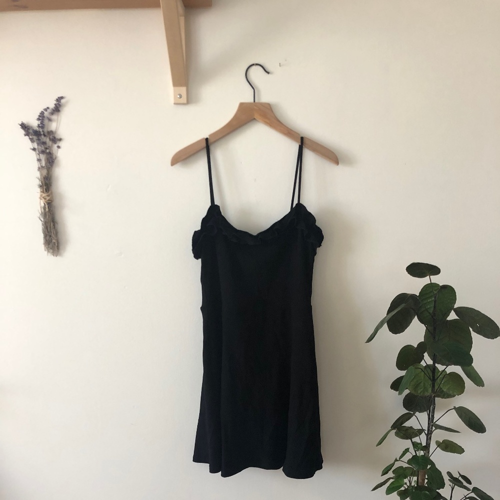 Reformation Bri dress Cute Ruffle Mini